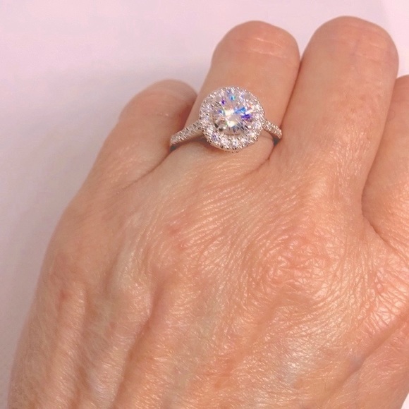 NWT Beautiful Shining Simulated Diamond Silvertone ring J-49 - Picture 2 of 8